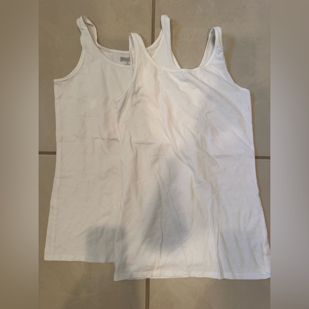 Duluth No Yank Tanks EUC